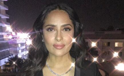 Salma Hayek hace acroyoga y lo muestra en redes