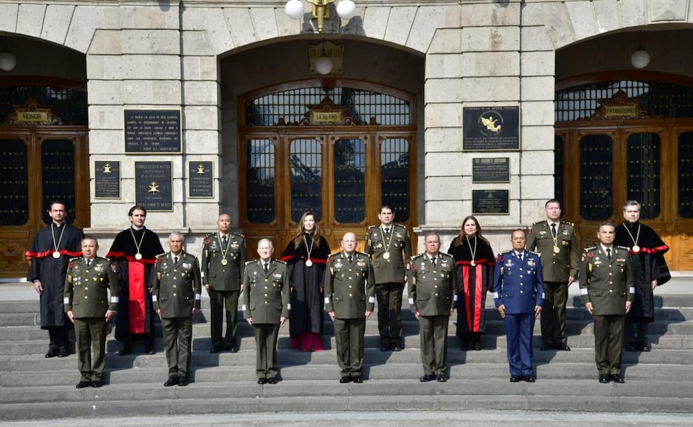 Se gradúan tres militares y cinco civiles de doctorado en Desarrollo y Seguridad Nacional (10/12/2025). Foto: Especial