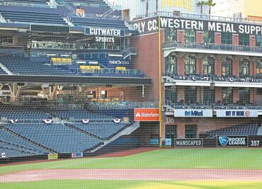 Policía de San Diego investiga la misteriosa muerte de una mujer y su hijo en Petco Park, casa de los Padres