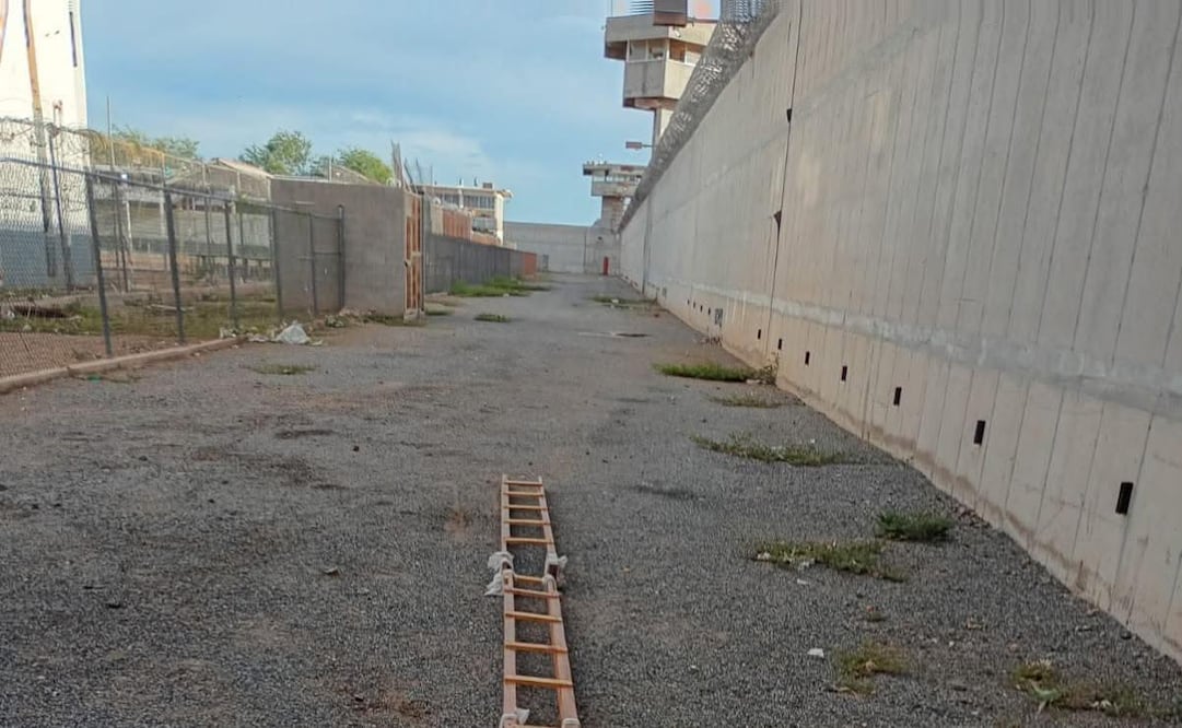 Fuga de tres reos en Sonora deja cuatro detenidos; ofrecen recompensa por los prófugos.
Foto: Especial.