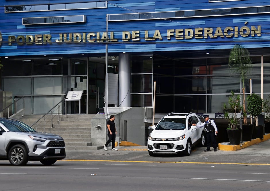 El Poder Judicial busca contratar un servicio exclusivo de valet parking para estacionar los automóviles y camionetas de altos mandos. Foto: Especial