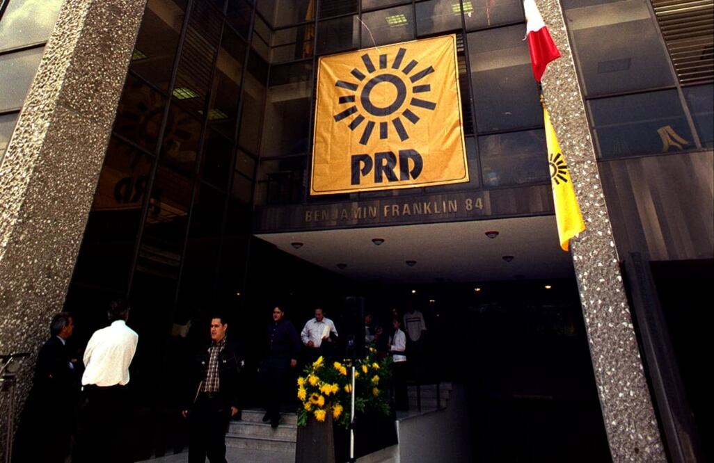 Ayer, el Comité Ejecutivo Nacional perredista acordó integrar una “comisión de diálogo” que buscará a intelectuales con el fin de establecer nuevos documentos básicos y reformarse. Foto: Archivo/EL UNIVERSAL