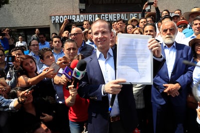 Incluye SAT en lista de “empresas fantasmas” a firma que compró nave industrial a Anaya