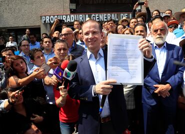 Incluye SAT en lista de “empresas fantasmas” a firma que compró nave industrial a Anaya