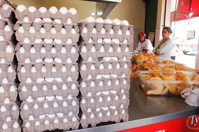 Profeco sanciona a 143 pollerías y expendios de huevos