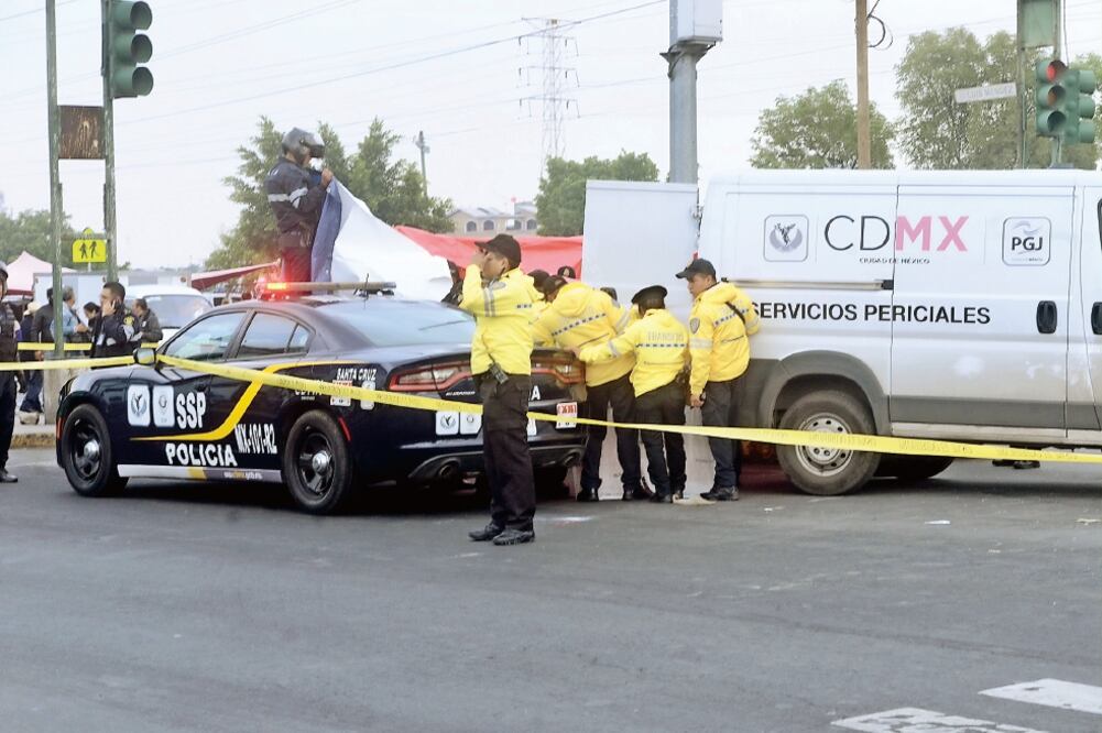 La ambulancia que llegó al lugar para brindarle las atenciones prehospitalaria s certificó que el golpe que sufrió en la cabeza le quitó la vida. (GUILLERMO PEREA. EL UNIVERSAL)