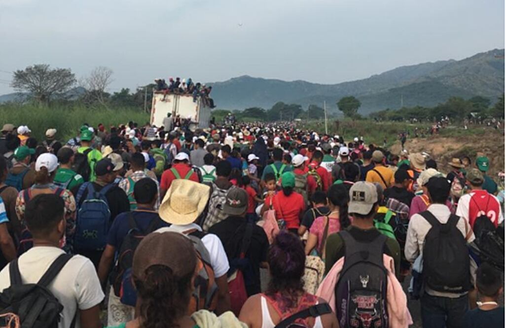 Los hondureños avanzaron, muchos de ellos con los pies lesionados y a las 11:30 horas, la vanguardia tocó Tapanatepec. Foto: Valente Rosas/EL UNIVERSAL