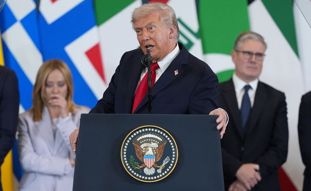 Trump elogia a Giorgia Meloni por su belleza durante la firma de paz entre Israel y Hamas. (13/10/25) Foto: AP