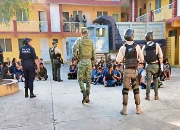 Se fugan 15 cubanos que serían deportados