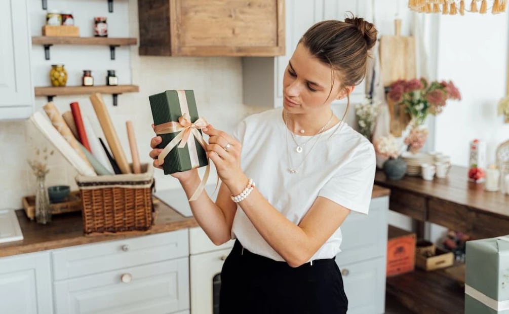 Regalos buenos, bonitos y baratos para sorprender a mamá este 10 de mayo.  Imagen: Antoni Shkraba Studio. Pexels
