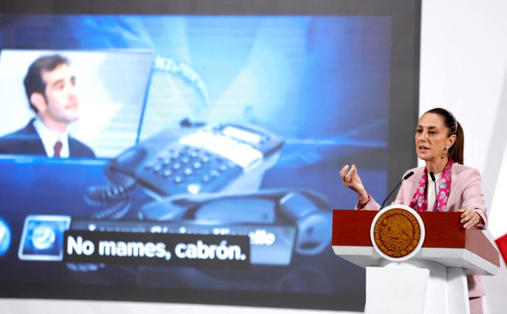 La presidenta Claudia Sheinbaum se lanzó contra los ministros salientes de la Suprema Corte de Justicia de la Nación (SCJN) y aseguró que cierran su ciclo “con el racismo”, luego de que la Segunda Sala concedió un amparo al exconsejero presidente del Instituto Nacional Electoral, Lorenzo Córdova, para que la SEP retire su imagen de los libros de texto gratuitos en los que lo señala de discriminador. Foto: Diego Simón Sánchez/EL UNIVERSAL