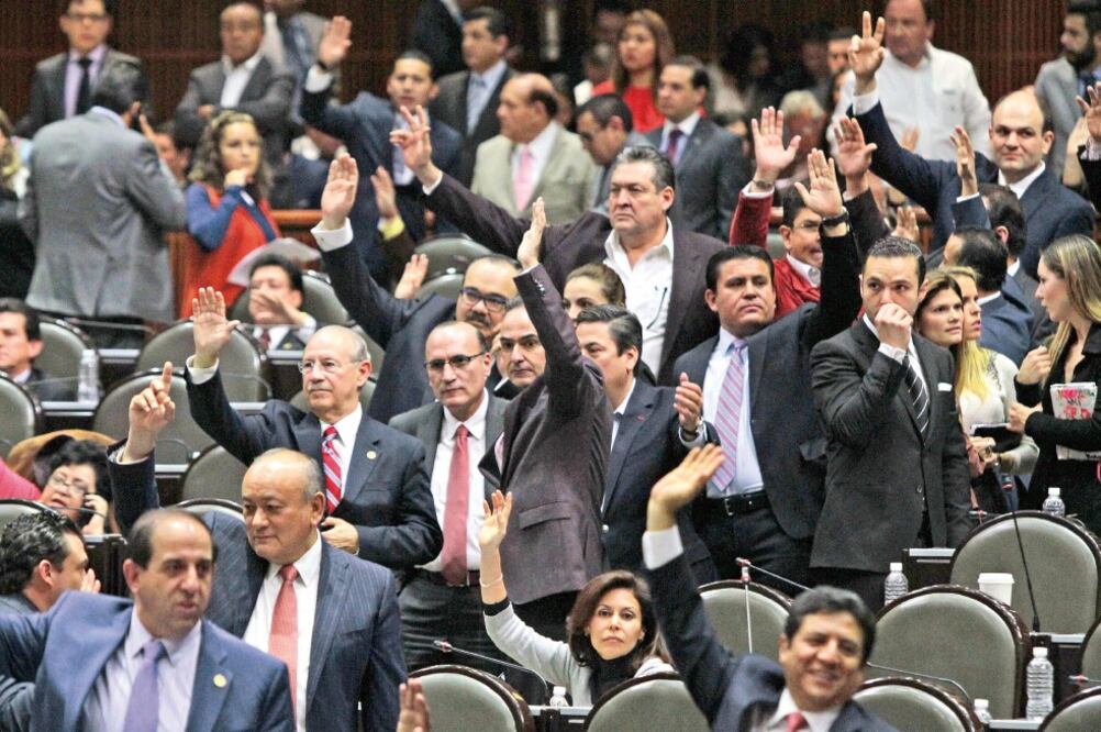 La aprobación se dio en un ambiente de celebración; 426 legisladores dieron su voto a favor (CARLOS MEJÍA. EL UNIVERSAL)