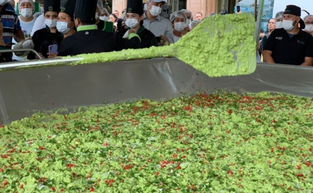 Michoacán rompe el Récord Guinness del guacamole más grande del mundo