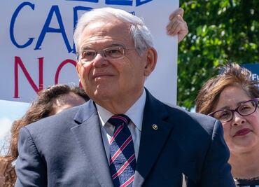 Acusan ahora al senador Bob Menéndez de actuar como “agente extranjero”