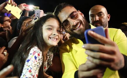 Maluma convive con jóvenes de su fundación "El Arte de los Sueños" 