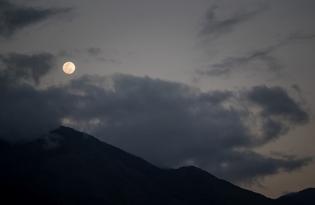 Luna llena del 16 enero del 2022, la primera del año. Foto: EFE/ Miguel Gutiérrez, archivo