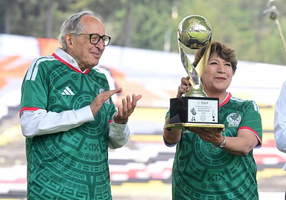 Delfina Gómez recibió un reconocimiento por el impulso al Mundial Social y fue declarada Campeona Mundial Social. Foto: Especial