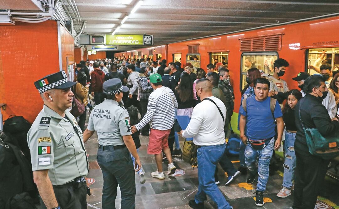 En los andenes se pudieron observar hasta tres o cuatro integrantes de la Guardia. Foto: Diego Simón / EL UNIVERSAL