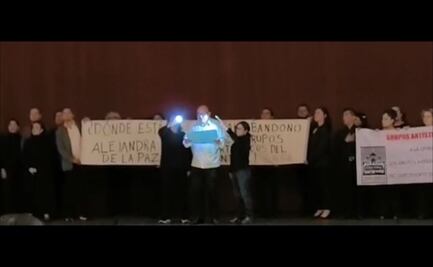 Protestan grupos artísticos en escenario del Palacio de Bellas Artes ante falta de compromiso de autoridades y malas condiciones de trabajos 