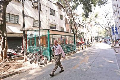 Exigen meter en cintura a ambulantes de la Zona Rosa