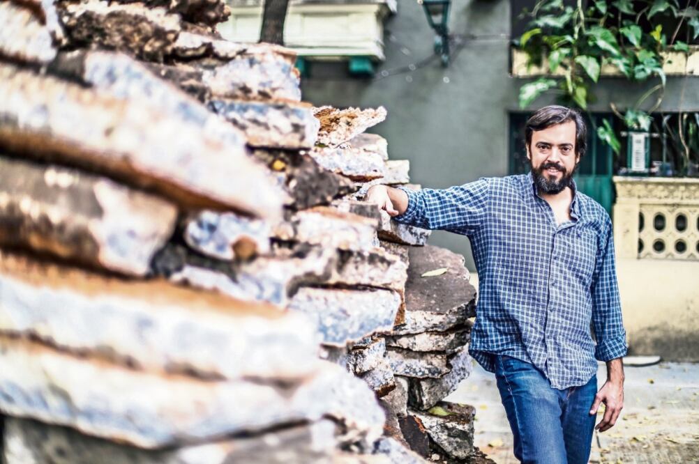 La triste canción de un país. Una novela sobre políticos y narcos a ritmo de pum, Juan Carlos Melgar, es una historia contada con humor. FOTO: GERMÁN ESPINOSA. EL UNIVERSAL