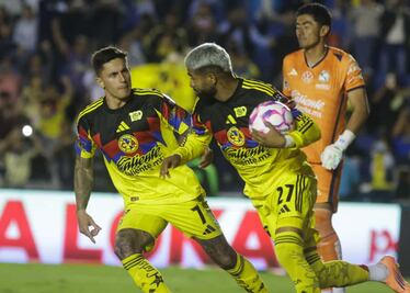 América sufre para vencer al Puebla con polémica incluida; Ramón Juárez fue el héroe azulcrema