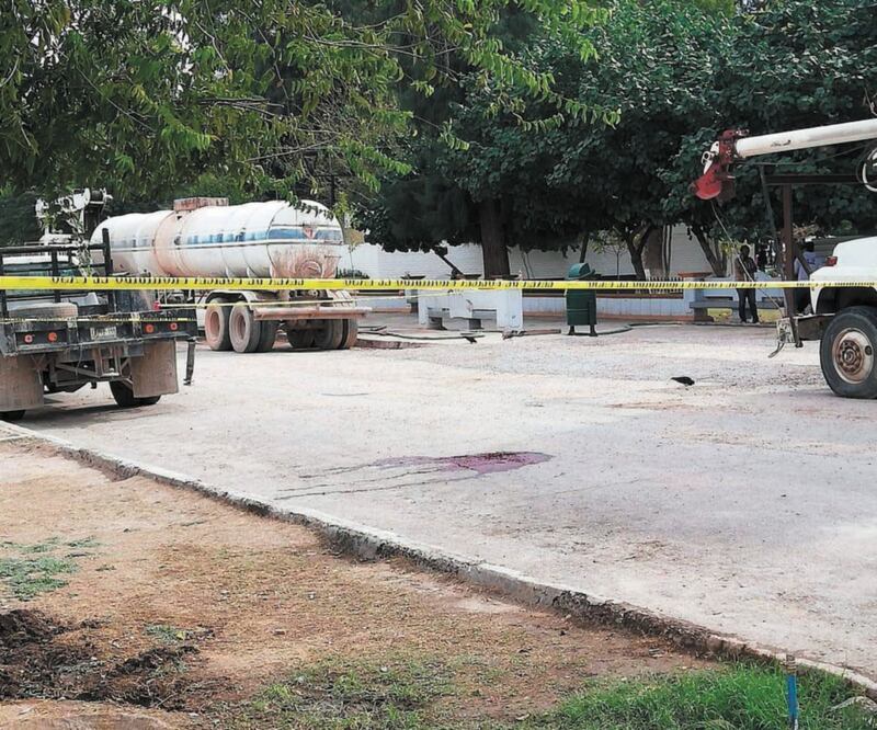 El lugar donde se registró el asesinato fue acordonado por elementos de la policía municipal, y así permaneció tras el levantamiento del cadáver. Foto: ESPECIAL