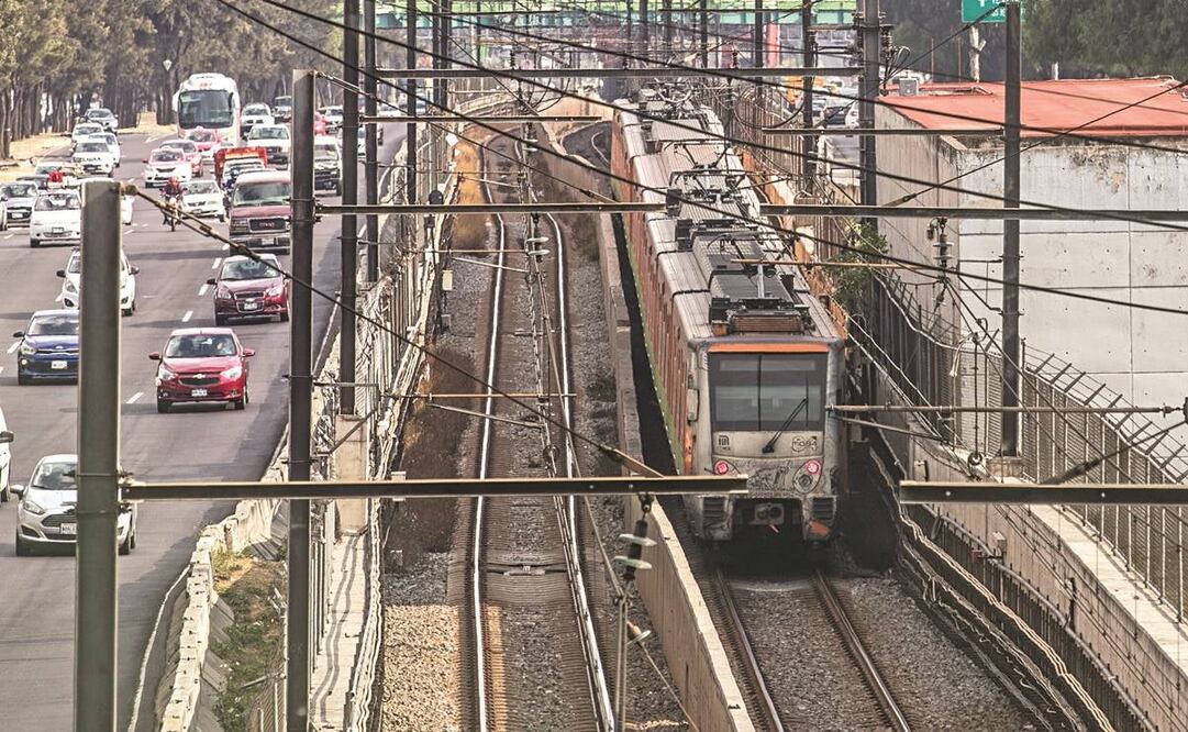 La Línea A del Metro, de Pantitlán a La Paz, está ubicada sobre la zona de mayor hundimiento del subsuelo en la Ciudad de México, por lo que se originan agrietamientos y desplazamientos en los muros. Foto: Germán Espinsa/ EL UNIVERSAL.