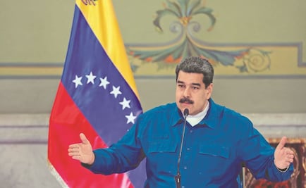 Entregan más de 20 mil firmas contra visita de Maduro a México