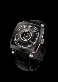 MCT Dödekal One D110 tiene horas digitales y movimiento in house