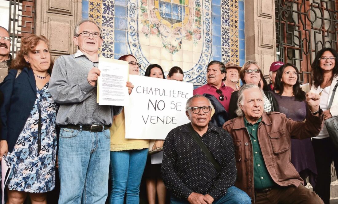 Los inconformes entregaron ayer una carta dirigida al jefe de Gobierno, en la que solicitan que se consulte si la gente aprueba la política de privatización de los espacios públicos y que se concesione el paradero de Chapultepec (GERARDO SUÁREZ. EL UNIVE)