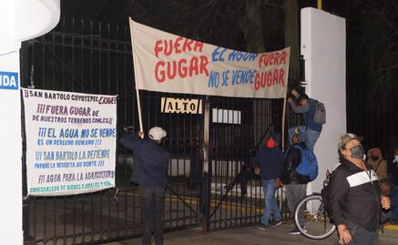 Pobladores de Coyotepec toman instalaciones de refresquera en Oaxaca: exigen termine saqueo de agua 
