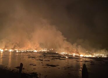 Reportan fuga e incendio en oleoducto de Pemex en Huimanguillo, Tabasco