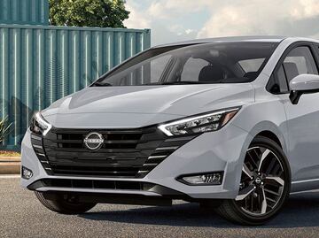 Cuánto cuesta el Versa 2025 más caro