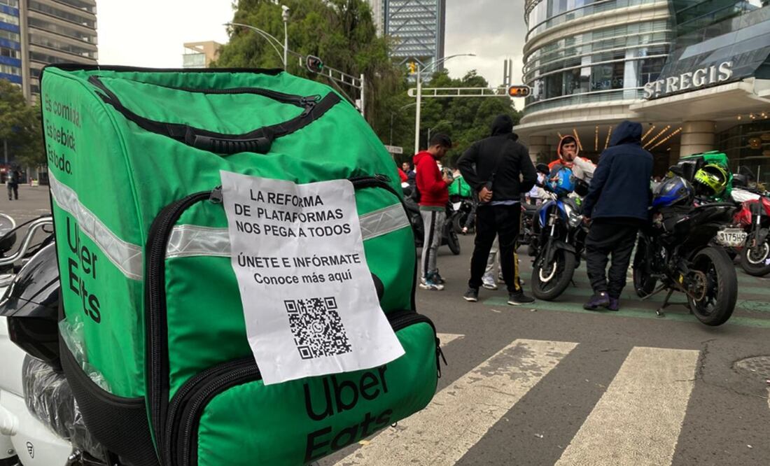 Repartidores por aplicaciones bloquean varias vialidades primarias en protesta por la reforma en materia laboral en la Ciudad de México, el miércoles 18 de junio de 2025. Foto: Valente Rosas/EL UNIVERSAL