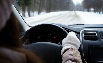 El truco del cartón para encender el auto en temporada de frío