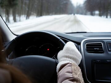 El truco del cartón para encender el auto en temporada de frío