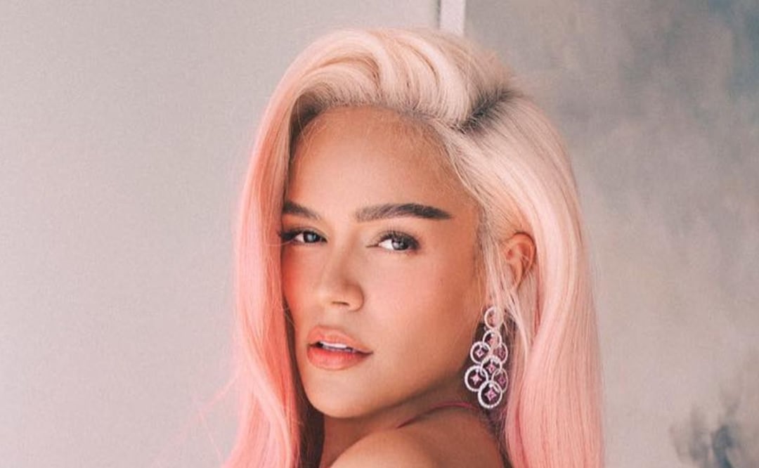 Karol G posando. Fuente: Instagram @karolg