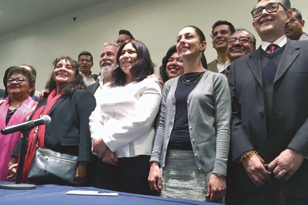 Claudia Sheinbaum se reunió por primera vez con diputados electos de la coalición Juntos Haremos Historia, los cuales serán la mayoría en el Congreso, para definir una agenda conjunta. (GERARDO SUÁREZ. EL UNIVERSAL)