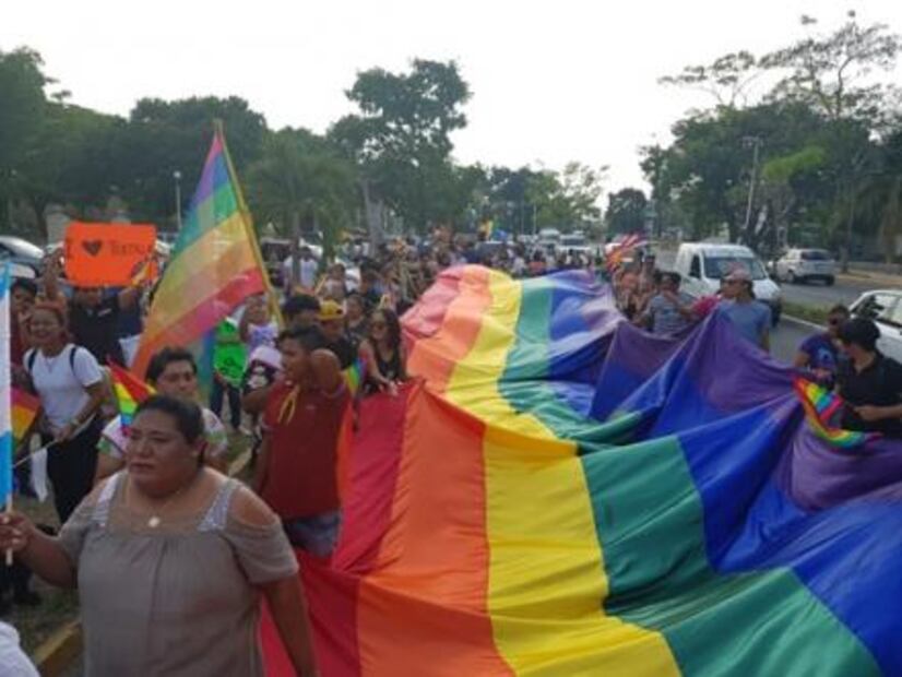 Exigen a abanderados ver por comunidad gay en Tabasco