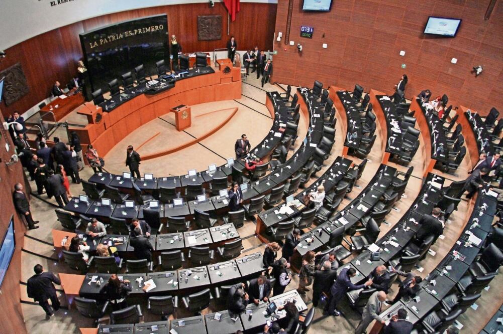 El coordinador de la bancada del tricolor, Emilio Gamboa Patrón, y el presidente de la Comisión de Salud, Salvador López Brito, coincidieron en que el deb ate sobre la marihuana no era prioridad para el periodo extraordinario (ADOLFO VLADIMIR CUARTOSCURO)