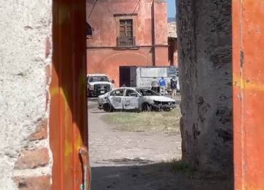 Manchas de sangre, impactos de bala en paredes y sillas tiradas, intactas tras masacre durante posada en ex hacienda de Salvatierra