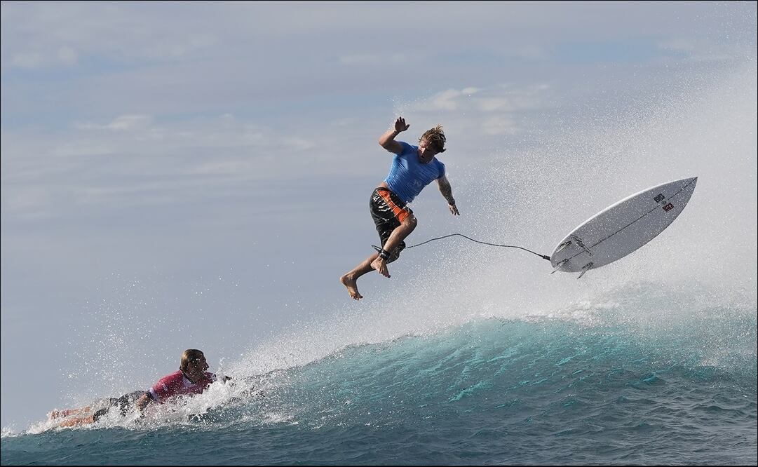 El mexicano Alan Cleland quedó eliminado en los octavos de final del surf en París 2024 - Foto: AP