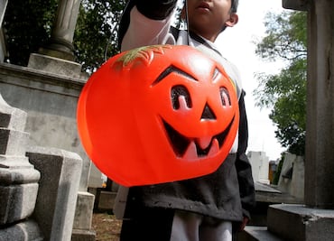 No des “calaverita” de más y planea tus compras este Día de Muertos