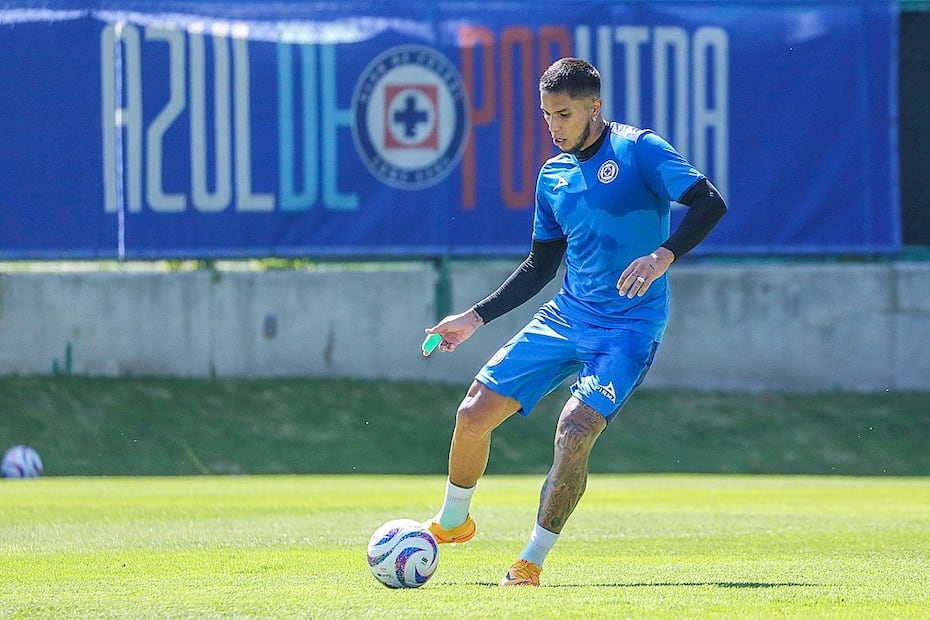 Carlos Salcedo en entrenamiento con Cruz Azul - Foto: Instagram