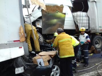 Choque deja dos muertos en Salamanca, Guanajuato
