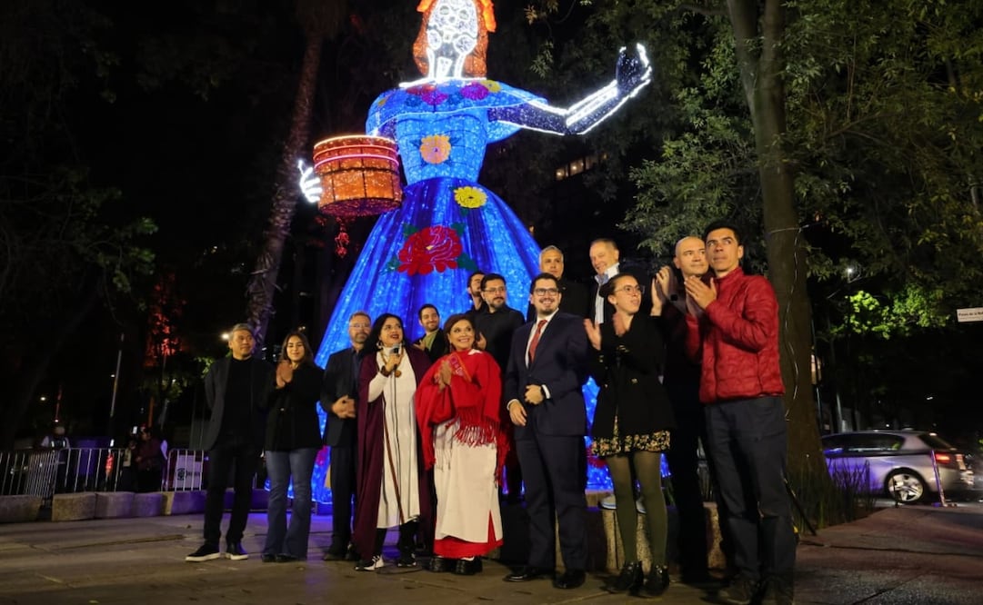 Clara Brugada inaugura la exposición "Solo la Luz" sobre Paseo de la Reforma