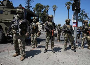 VIDEO: Hospitalizan a periodista tras ser empujado por agentes del ICE en detención en Nueva York