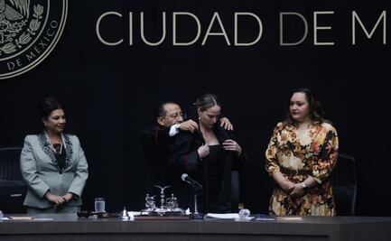 Jueces del Tribunal Superior de Justicia de CDMX rinden protesta ante Congreso local; les ponen la toga