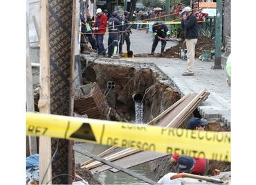 Fuga de agua causa socavón en colonia Portales